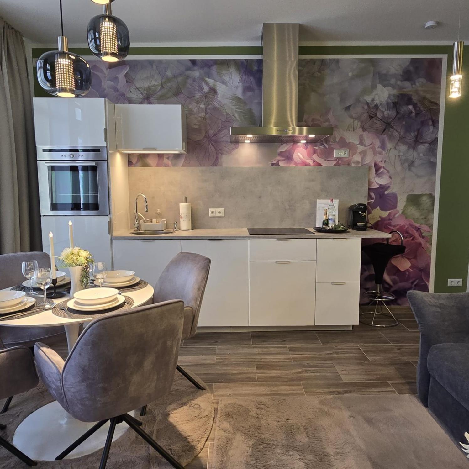 - Klimaanlage Whirpool Panoramafenster 5 Personen Kulturdenkmal Apartment *